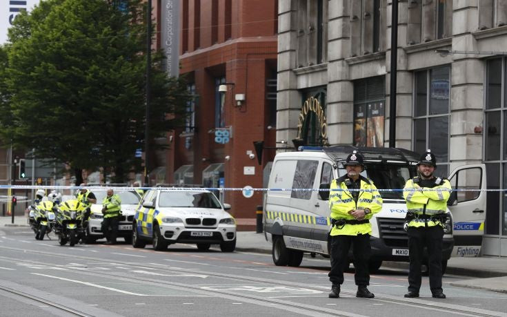 Βρετανικό ΥΠΕΣ: Μέλη του δικτύου των βομβιστών στο Μάντσεστερ πιθανόν να έχουν διαφύγει